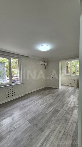 Продаётся 2-комн. вторичка 40 м², м. Иншаатчылар, photo 1 from 9