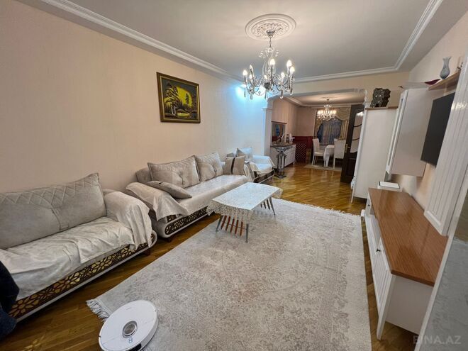 Satılır 4 otaqlı köhnə tikili 111 m², Bakıxanov q., photo 1 from 19