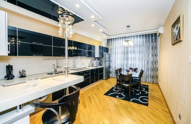 İcarəyə verilir 3 otaqlı yeni tikili 220 m², 28 May m., photo 5 from 12