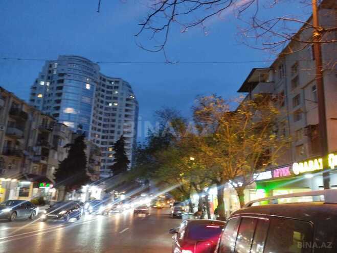 Продаётся 3-комн. вторичка 70 м², м. Элмляр Академиясы, photo 1 from 17