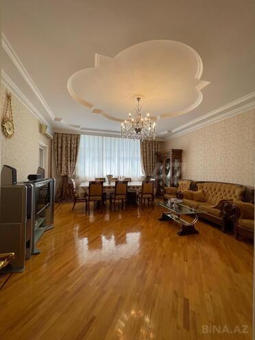 Satılır 3 otaqlı yeni tikili 128 m², 8-ci mikrorayon q., photo 1 from 23