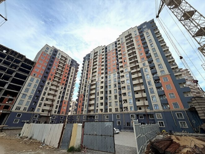 Продаётся 3-комн. новостройка 90 м², м. Кара Караев, photo 1 from 14