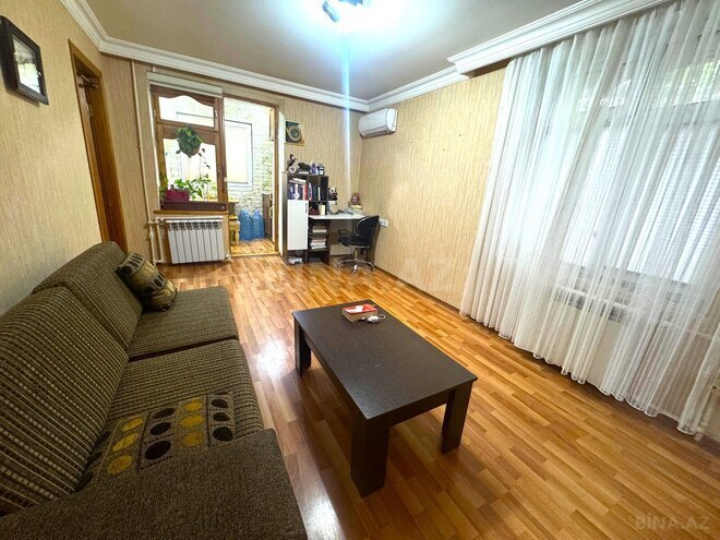 Продаётся 2-комн. вторичка 35 м², м. Нефтчиляр, photo 1 from 11