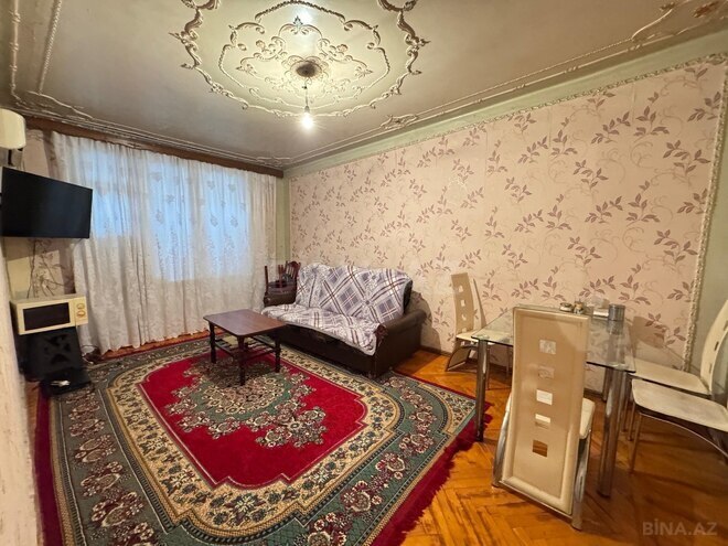 Продаётся 3-комн. вторичка 70 м², м. Нефтчиляр, photo 1 from 9