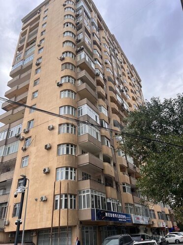 Продаётся 4-комн. новостройка 207 м², м. Низами, photo 1 from 17
