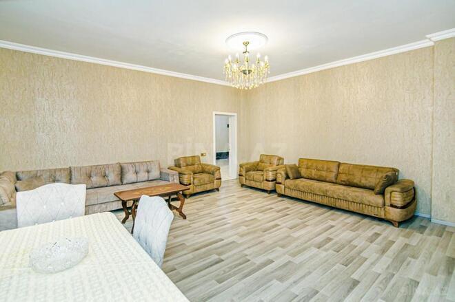 İcarəyə verilir 4 otaqlı yeni tikili 140 m², 28 May m., photo 10 from 32
