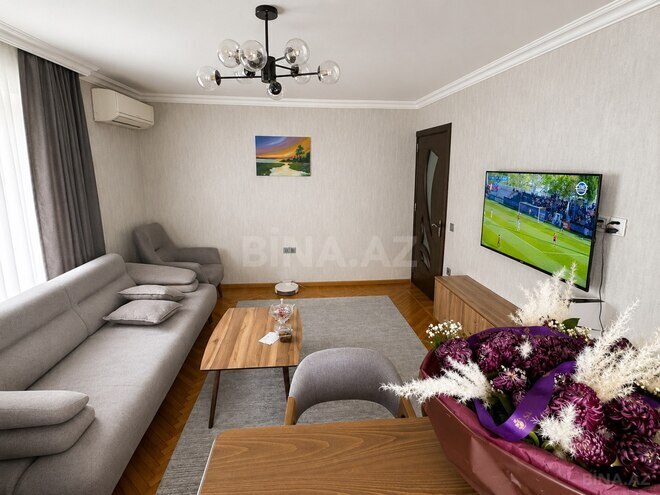 Satılır 2 otaqlı köhnə tikili 65 m², İnşaatçılar m., photo 3 from 11
