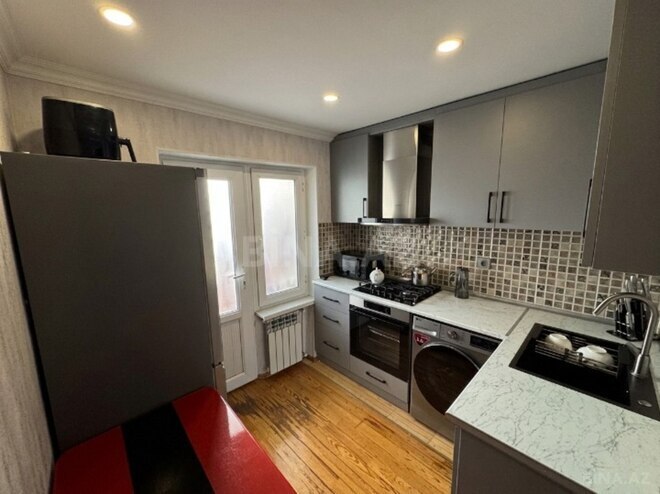 Satılır 2 otaqlı köhnə tikili 65 m², İnşaatçılar m., photo 7 from 11