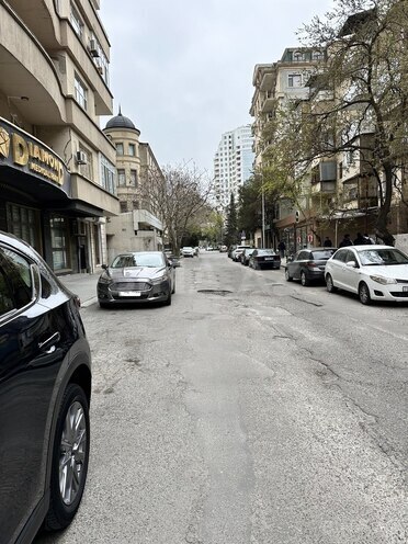 Satılır 3 otaqlı köhnə tikili 65 m², Elmlər Akademiyası m., photo 1 from 10