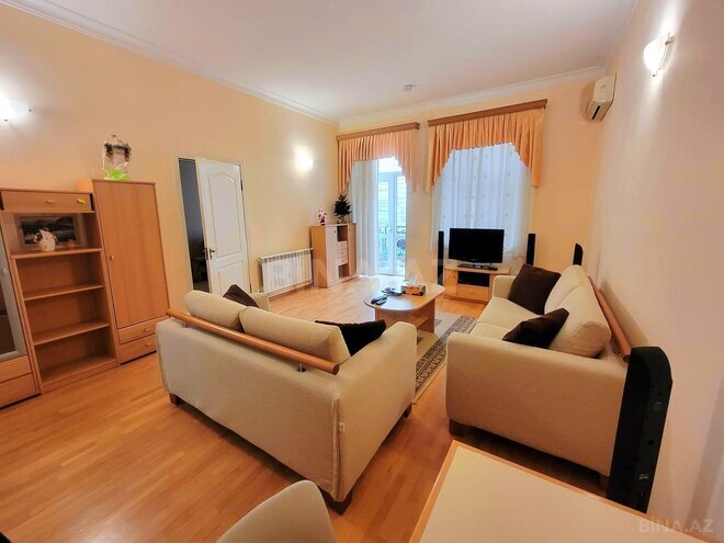 Satılır 2 otaqlı köhnə tikili 60.5 m², Sahil m., photo 1 from 12