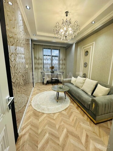 Продаётся 2-комн. новостройка 40 м², м. Кара Караев, photo 1 from 12
