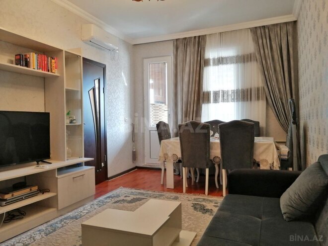 Продаётся 2-комн. вторичка 40 м², м. Иншаатчылар, photo 1 from 13