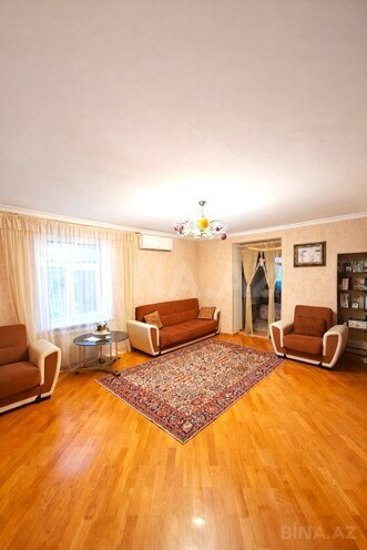 Продаётся 2-комн. вторичка 62 м², м. Низами, photo 1 from 13