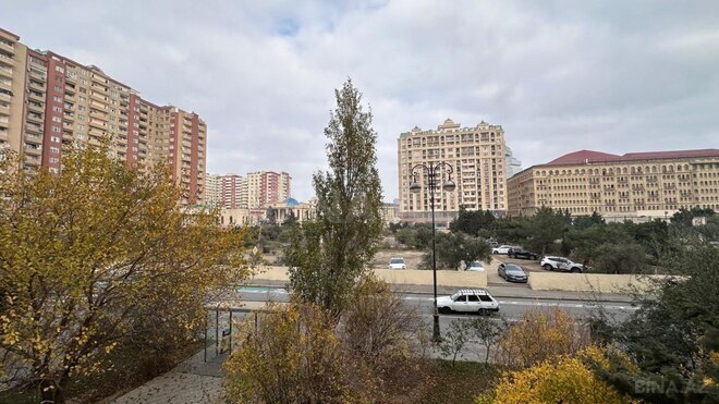 Satılır 4 otaqlı köhnə tikili 135 m², Ağ şəhər q., photo 1 from 17