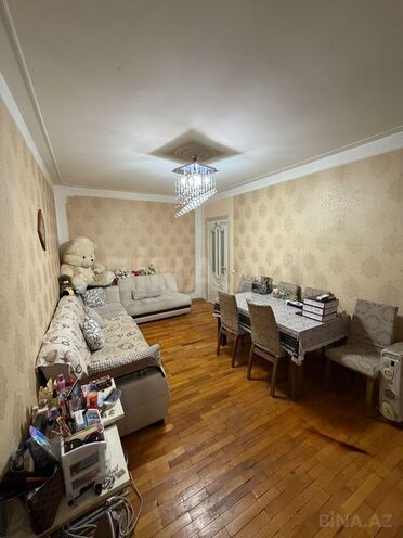 Продаётся 2-комн. вторичка 60 м², м. Кара Караев, photo 1 from 12