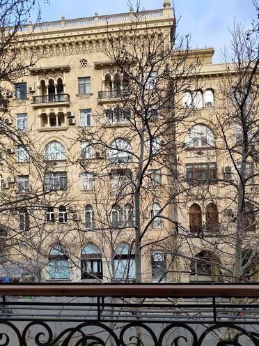 Продаётся 3-комн. вторичка 100 м², м. Сахил, photo 1 from 22