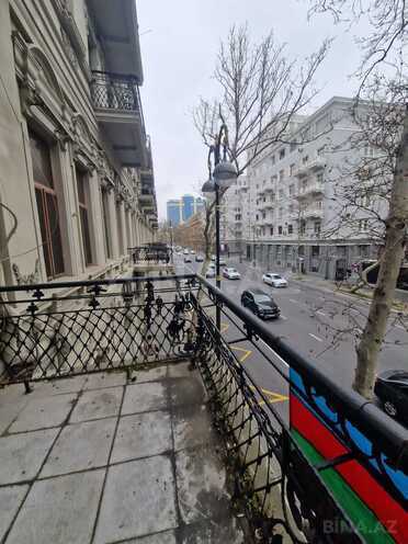 Satılır 5 otaqlı köhnə tikili 220 m², Sahil m., photo 3 from 25