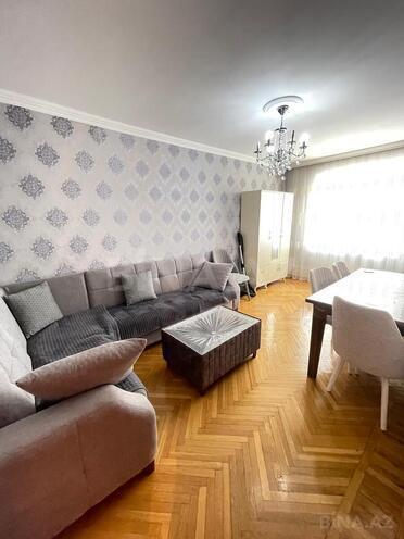 Сдаётся 3-комн. вторичка 80 м², м. Кара Караев, photo 1 from 18