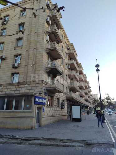 Satılır 3 otaqlı köhnə tikili 70 m², Nizami m., photo 1 from 23