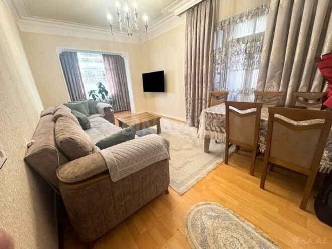 Satılır 4 otaqlı köhnə tikili 105 m², Neftçilər m., photo 1 from 12