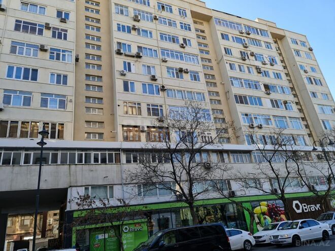 Satılır 3 otaqlı köhnə tikili 70 m², Sahil m., photo 1 from 18