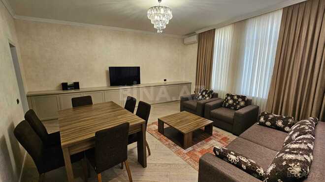 Сдаётся 2-комн. вторичка 76 м², м. Ичеришехер, photo 1 from 21