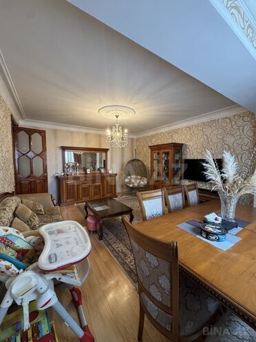 Satılır 4 otaqlı köhnə tikili 113 m², Bakıxanov q., photo 1 from 20