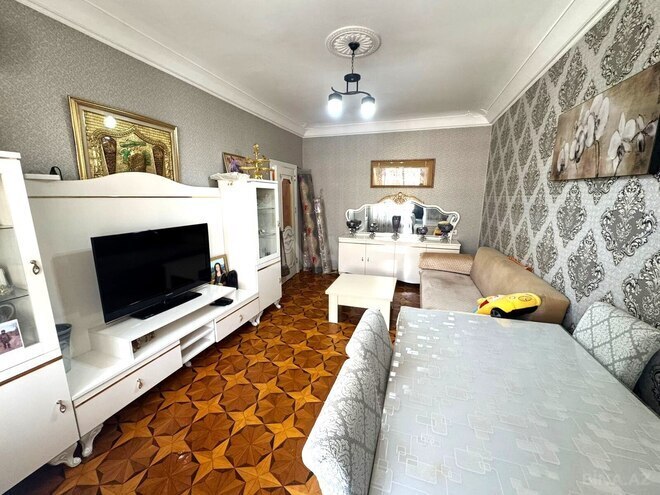 Satılır 3 otaqlı köhnə tikili 65 m², Nizami m., photo 1 from 14