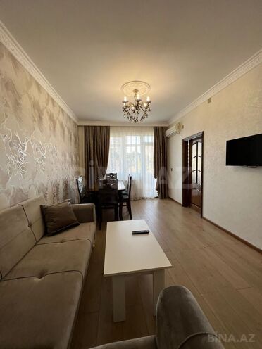 Satılır 2 otaqlı köhnə tikili 55 m², İnşaatçılar m., photo 1 from 9