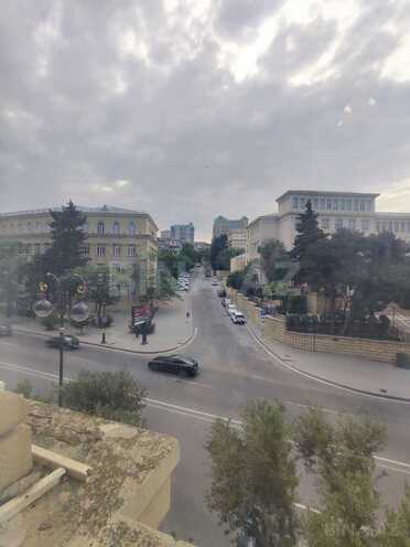 Продаётся 2-комн. вторичка 65 м², м. Низами, photo 14 from 23