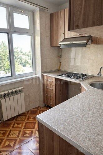 Продаётся 3-комн. вторичка 70 м², м. Нефтчиляр, photo 5 from 9