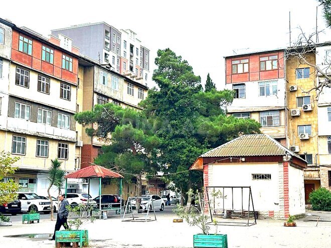 Satılır 4 otaqlı köhnə tikili 100 m², Qara Qarayev m., photo 25 from 27