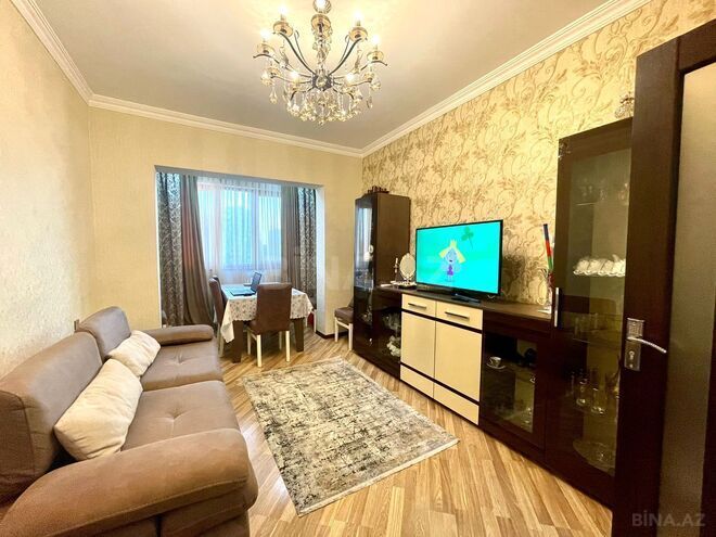Satılır 2 otaqlı köhnə tikili 70 m², İnşaatçılar m., photo 1 from 12