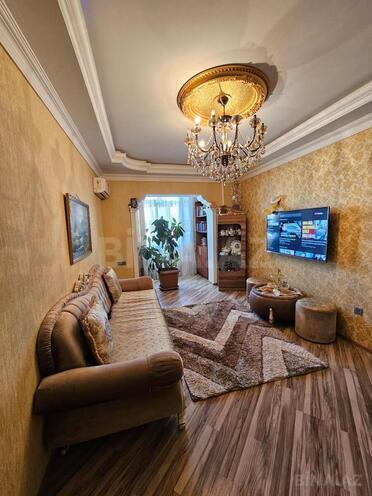 Satılır 5 otaqlı köhnə tikili 110 m², İnşaatçılar m., photo 1 from 13