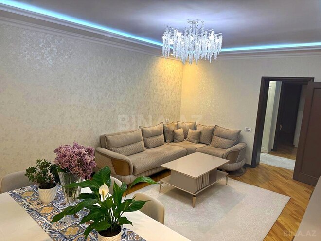 Продаётся 3-комн. вторичка 75 м², м. Кара Караев, photo 1 from 32