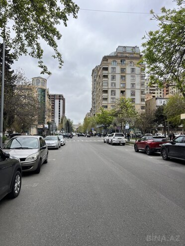 Satılır 3 otaqlı köhnə tikili 70 m², Elmlər Akademiyası m., photo 1 from 13