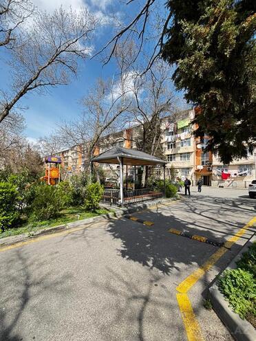 Satılır 3 otaqlı köhnə tikili 70 m², Qara Qarayev m., photo 1 from 17