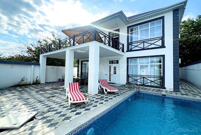 Сдаётся 8-комн. дом/дача 220 м², photo 1 from 31