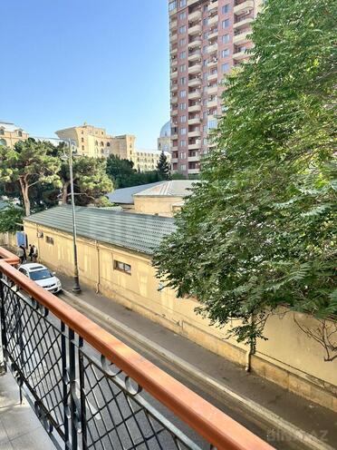 Satılır 2 otaqlı köhnə tikili 70 m², Nəsimi r., photo 16 from 18