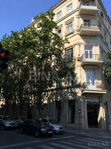 Satılır 2 otaqlı köhnə tikili 70 m², Nəsimi r., photo 1 from 18