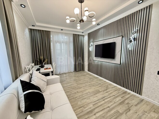 Продаётся 2-комн. вторичка 45 м², м. Нефтчиляр, photo 1 from 17