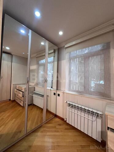 Продаётся 3-комн. вторичка 45 м², м. Ази Асланов, photo 8 from 15