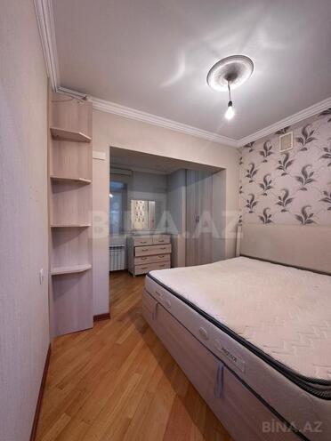 Продаётся 3-комн. вторичка 45 м², м. Ази Асланов, photo 3 from 15