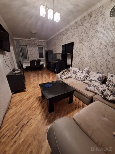 Сдаётся 3-комн. вторичка 80 м², м. Низами, photo 1 from 7