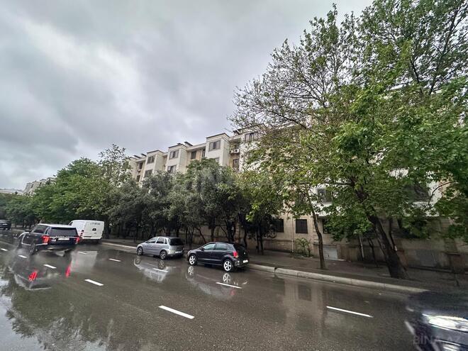 Продаётся 2-комн. вторичка 55 м², м. Иншаатчылар, photo 1 from 11