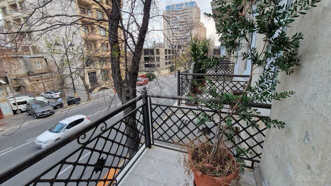 Продаётся 4-комн. вторичка 110 м², м. Низами, photo 1 from 20