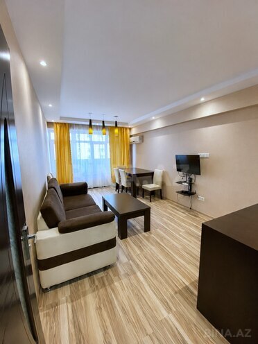 Продаётся 2-комн. вторичка 70 м², Ясамальский р., photo 1 from 15
