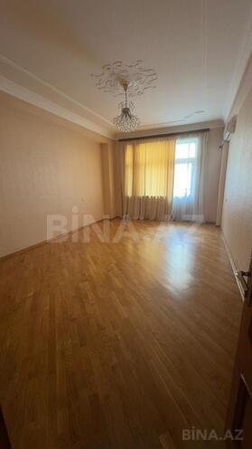 Продаётся 4-комн. новостройка 200 м², м. Низами, photo 9 from 16