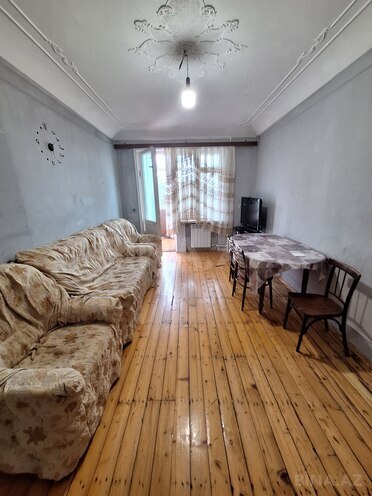 Сдаётся 2-комн. вторичка 56 м², м. Нефтчиляр, photo 1 from 8