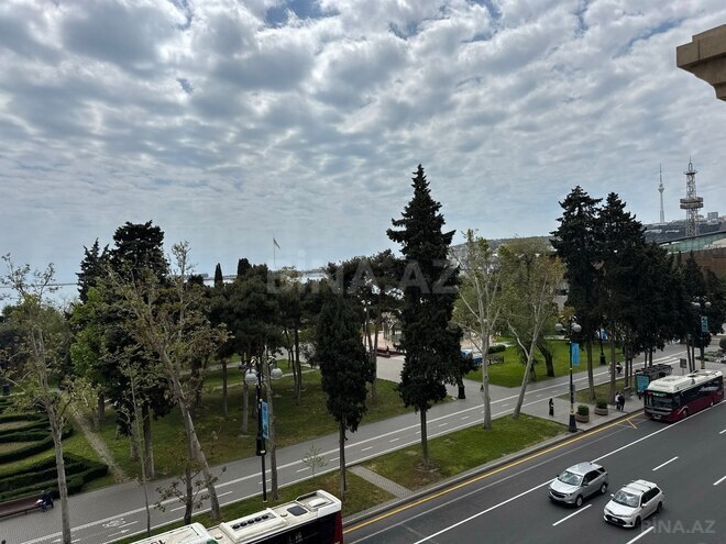Сдаётся 3-комн. вторичка 105 м², м. Сахил, photo 1 from 19